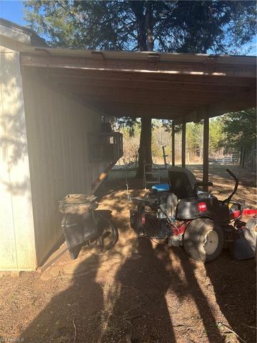 2831 Ayersville Road, Mayodan, NC 27027