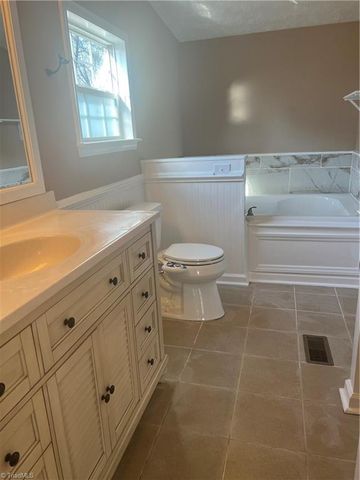 2831 Ayersville Road, Mayodan, NC 27027