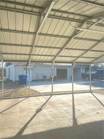 2831 Ayersville Road, Mayodan, NC 27027