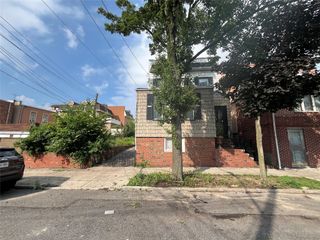 5611 Remsen Place, Maspeth, NY 11378