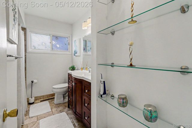 9801 Coledale Court, White Lake Charter Township, MI 48386