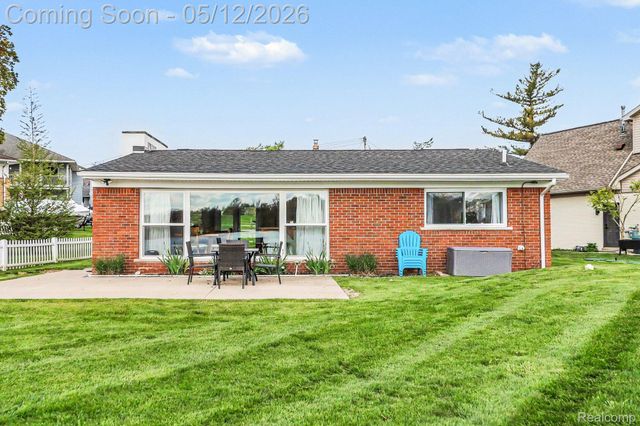 9801 Coledale Court, White Lake Charter Township, MI 48386