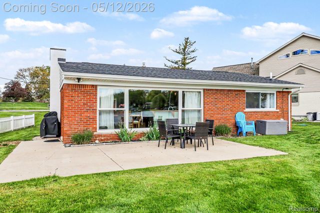 9801 Coledale Court, White Lake Charter Township, MI 48386