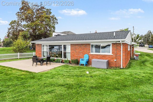 9801 Coledale Court, White Lake Charter Township, MI 48386