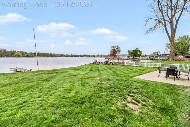 9801 Coledale Court, White Lake Charter Township, MI 48386
