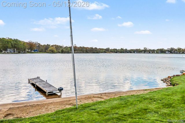 9801 Coledale Court, White Lake Charter Township, MI 48386