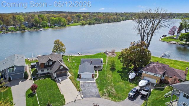 9801 Coledale Court, White Lake Charter Township, MI 48386