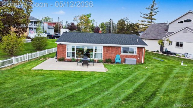 9801 Coledale Court, White Lake Charter Township, MI 48386