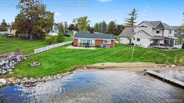 9801 Coledale Court, White Lake Charter Township, MI 48386
