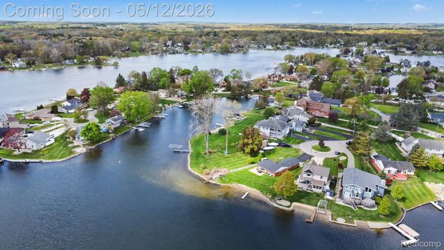 9801 Coledale Court, White Lake Charter Township, MI 48386