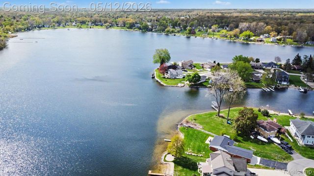 9801 Coledale Court, White Lake Charter Township, MI 48386