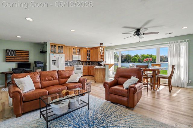 9801 Coledale Court, White Lake Charter Township, MI 48386