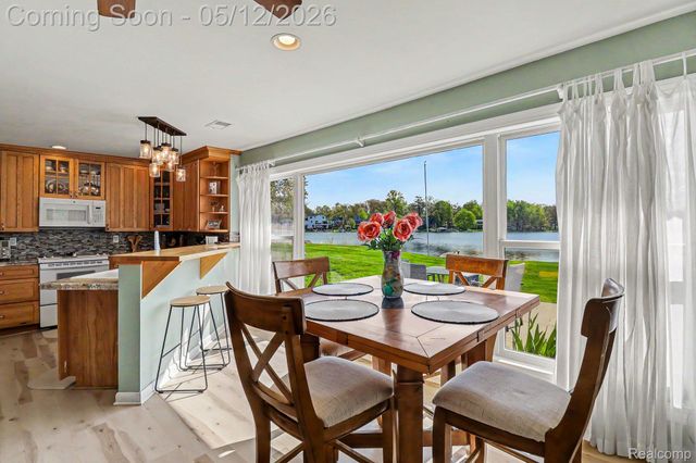 9801 Coledale Court, White Lake Charter Township, MI 48386