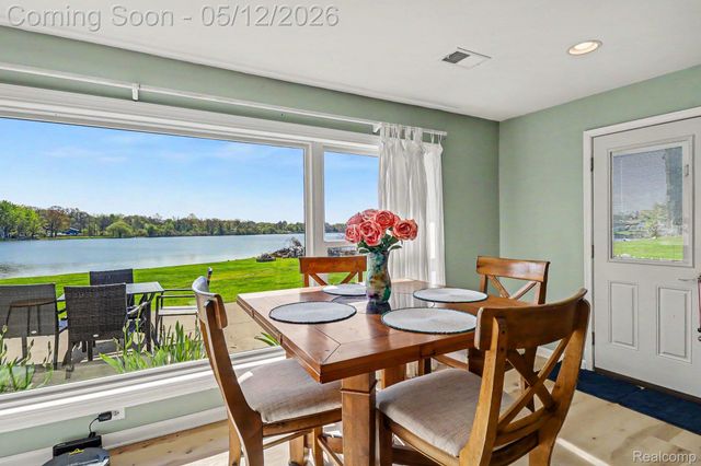 9801 Coledale Court, White Lake Charter Township, MI 48386