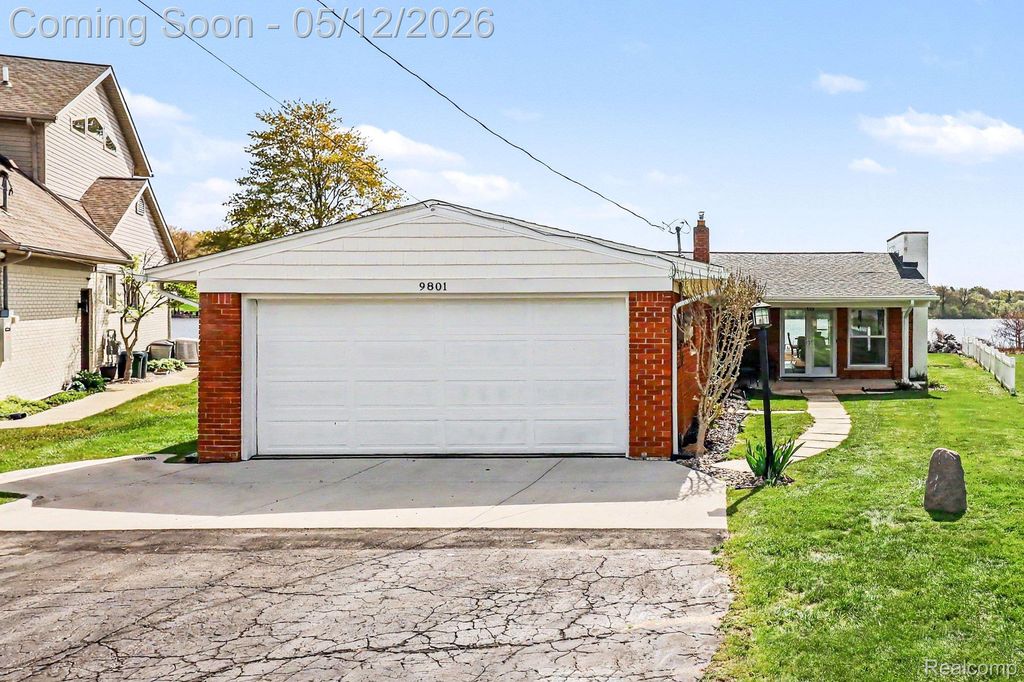 9801 Coledale Court, White Lake Charter Township, MI 48386