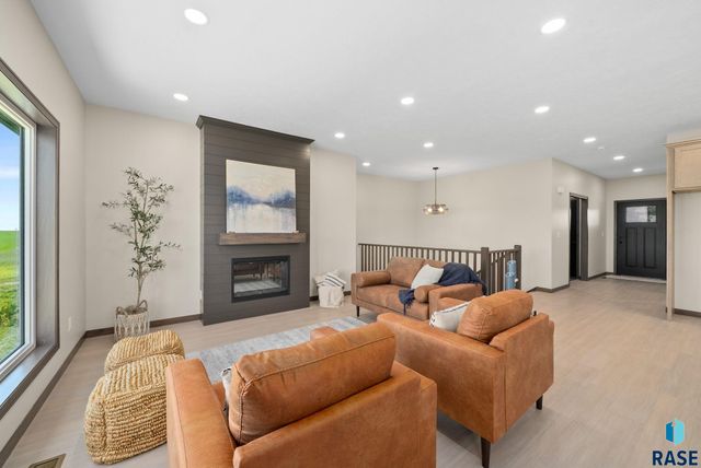 1403 Castle St Street, Larchwood, IA 51241