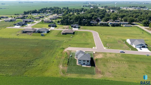 1403 Castle St Street, Larchwood, IA 51241