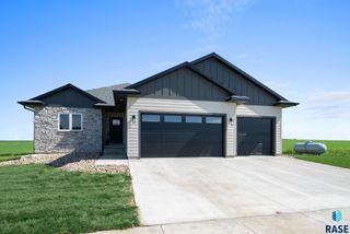 1403 Castle St Street, Larchwood, IA 51241