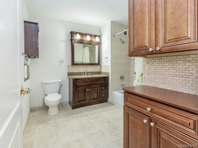 50 Merrick Avenue 119, East Meadow, NY 11554