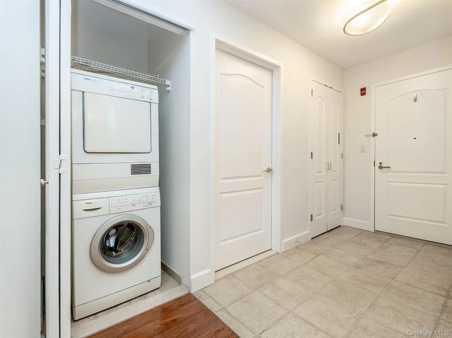 50 Merrick Avenue 119, East Meadow, NY 11554