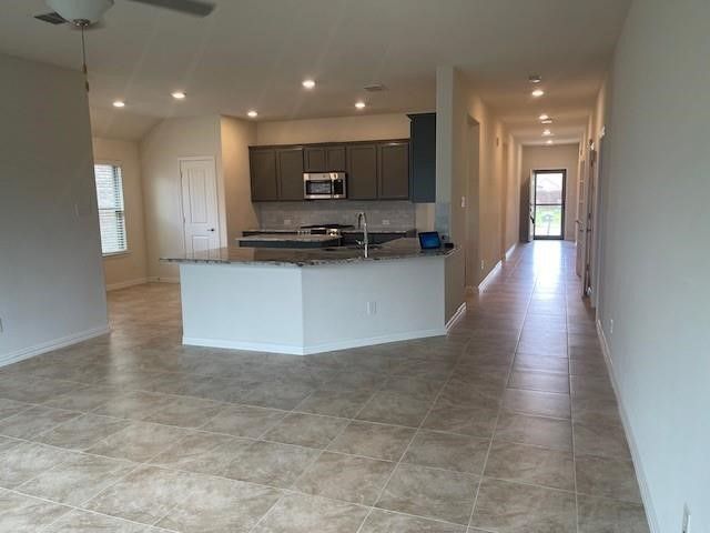 702 Grassland Way, Arlington, TX 76002