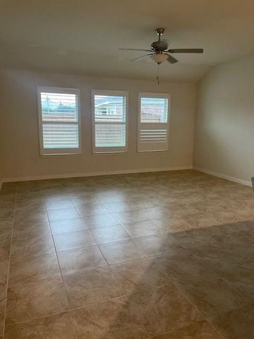 702 Grassland Way, Arlington, TX 76002