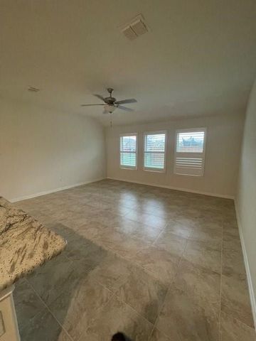 702 Grassland Way, Arlington, TX 76002