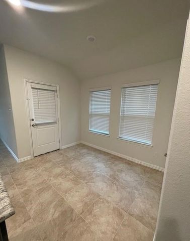 702 Grassland Way, Arlington, TX 76002