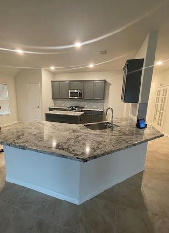 702 Grassland Way, Arlington, TX 76002