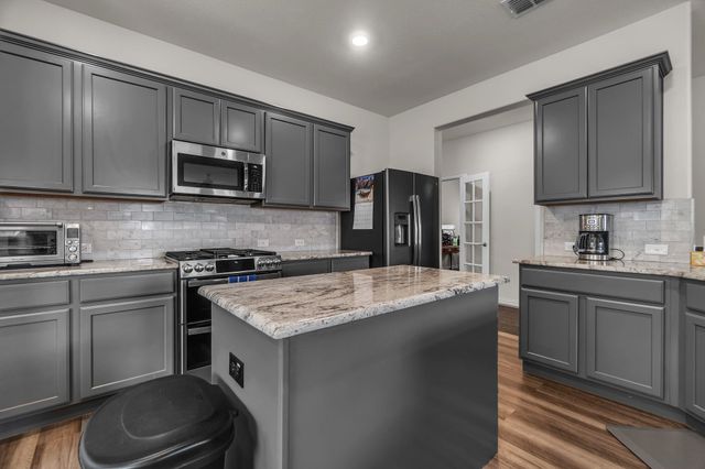 702 Grassland Way, Arlington, TX 76002