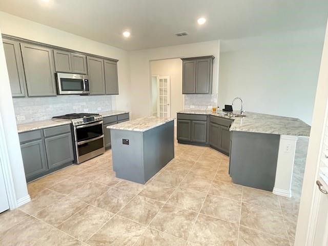 702 Grassland Way, Arlington, TX 76002