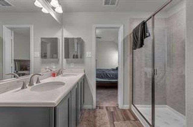 702 Grassland Way, Arlington, TX 76002