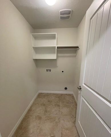 702 Grassland Way, Arlington, TX 76002