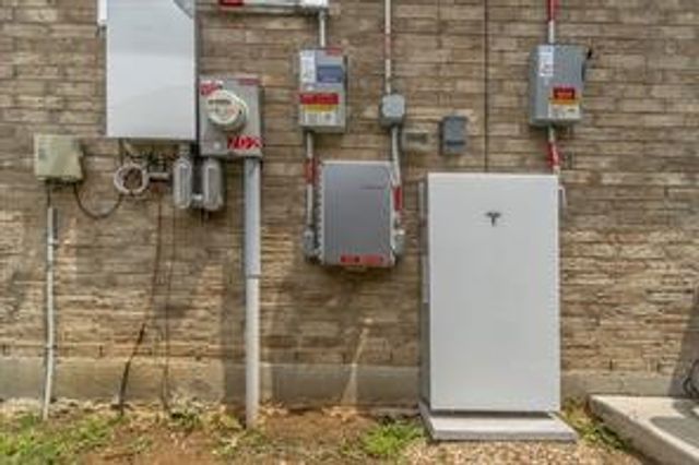 702 Grassland Way, Arlington, TX 76002