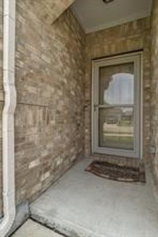 702 Grassland Way, Arlington, TX 76002