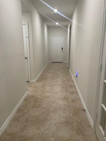 702 Grassland Way, Arlington, TX 76002