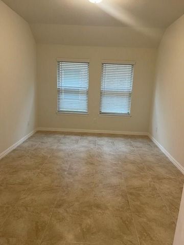 702 Grassland Way, Arlington, TX 76002