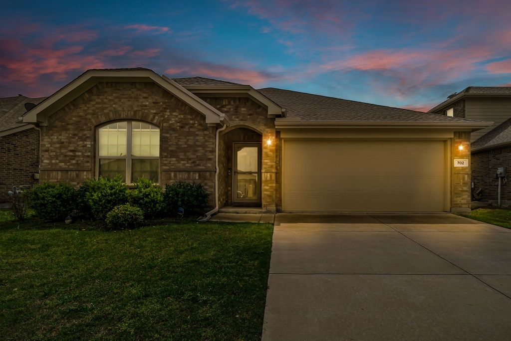 702 Grassland Way, Arlington, TX 76002