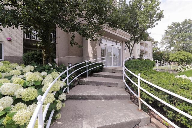 440 E Montrose Avenue 106, Wood Dale, IL 60191