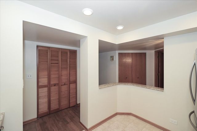 440 E Montrose Avenue 106, Wood Dale, IL 60191
