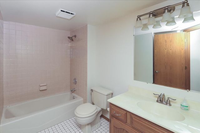 440 E Montrose Avenue 106, Wood Dale, IL 60191