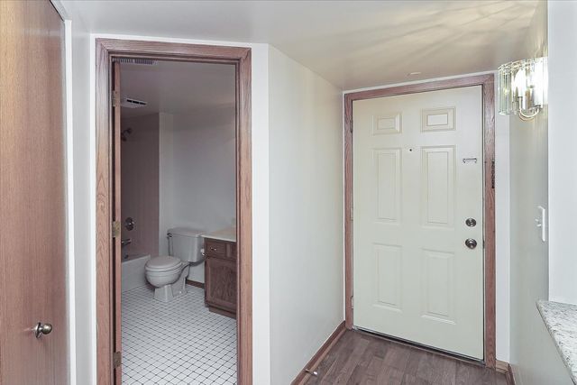 440 E Montrose Avenue 106, Wood Dale, IL 60191