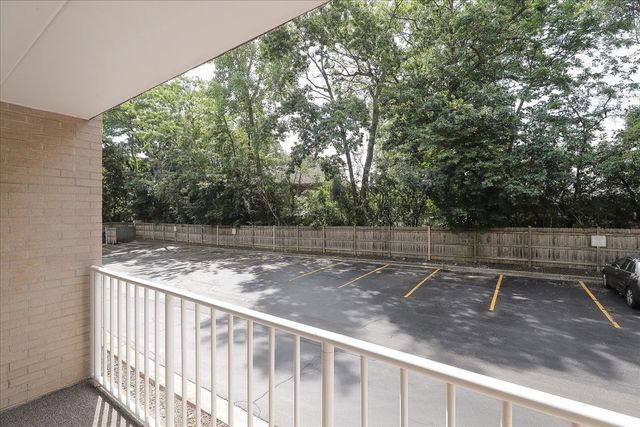 440 E Montrose Avenue 106, Wood Dale, IL 60191
