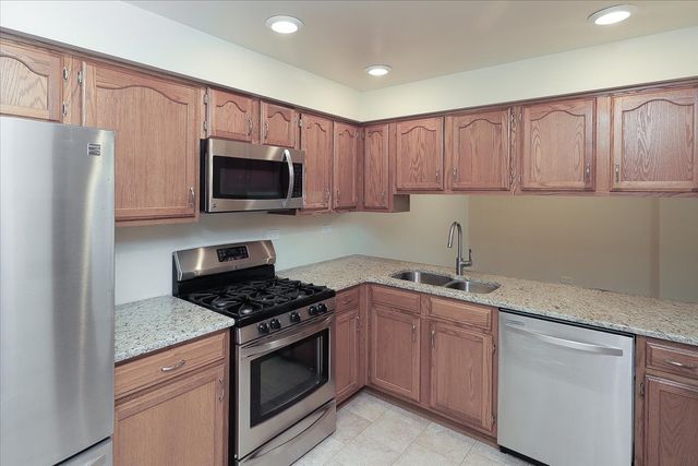 440 E Montrose Avenue 106, Wood Dale, IL 60191