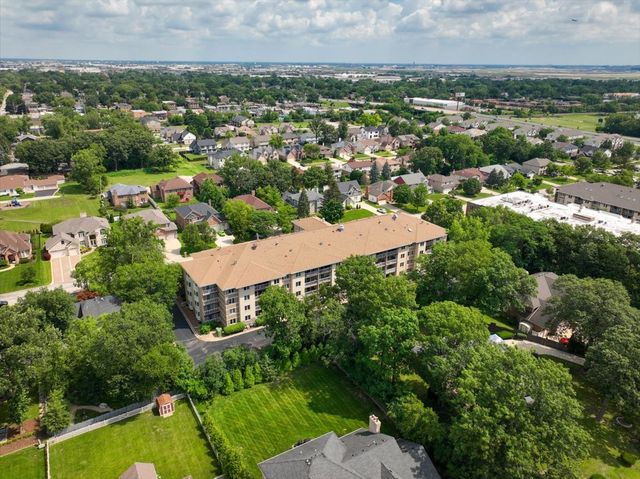 440 E Montrose Avenue 106, Wood Dale, IL 60191