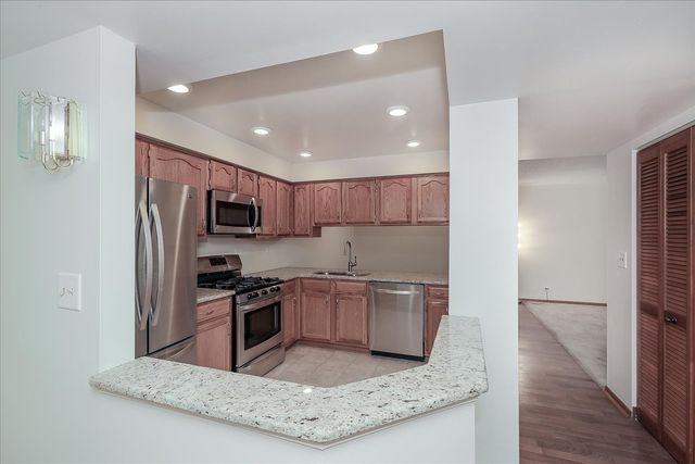 440 E Montrose Avenue 106, Wood Dale, IL 60191