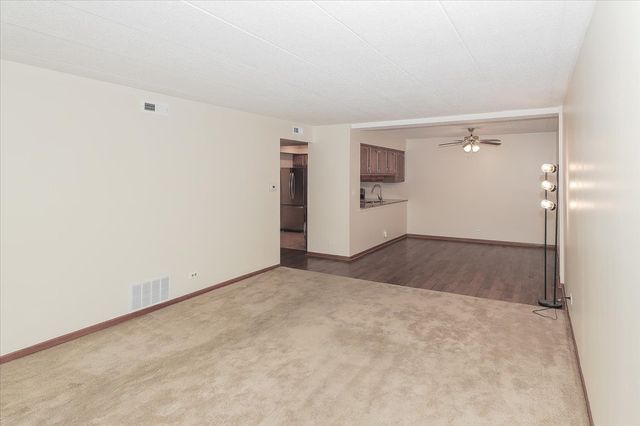 440 E Montrose Avenue 106, Wood Dale, IL 60191