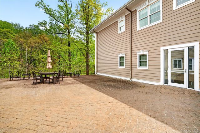 4105 Fred Ill Jr Court, Pearl River, NY 10965
