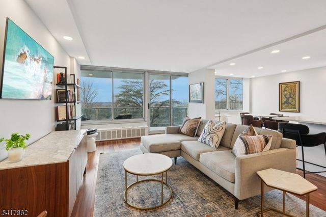 1 Claridge Dr 104, Verona Twp., NJ 07044