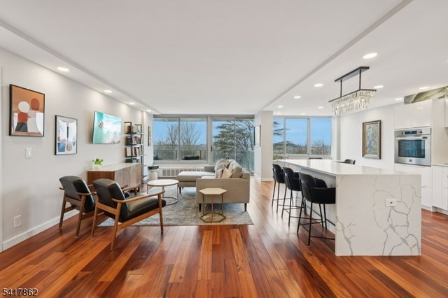 1 Claridge Dr 104, Verona Twp., NJ 07044